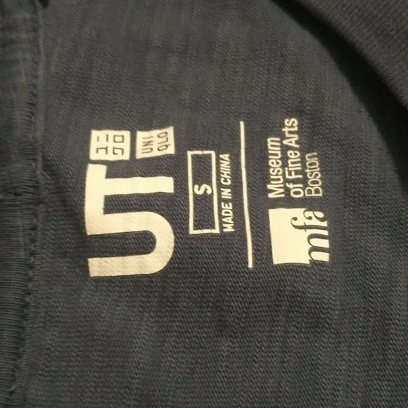 Uniqlo t shirt. The Great Wave off‎ Kanagawa. Small. - Picture 3 of 4